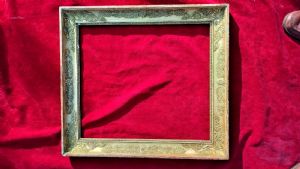 Cornice Impero francese sagoma a guscia con eleganti decori sui quattro lati luce cm.38 x 43 est. cm.49 x 55
